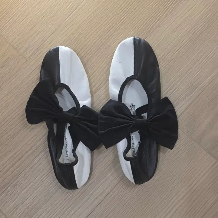 [BUNJANG] Repetto Black &amp; White Ribbon Flat Shoes / 레페토 블랙&amp;화이트 리본 플랫슈즈 41