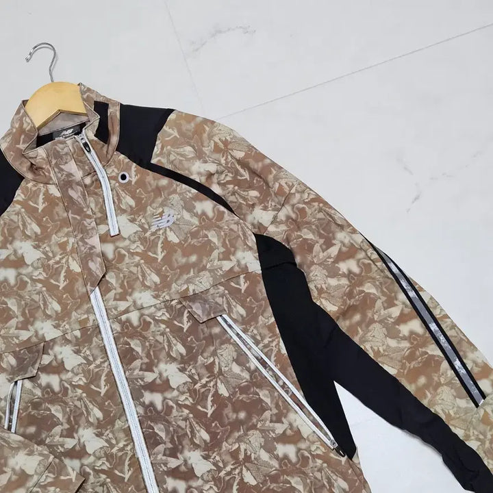 [BUNJANG] New Balance Real Tree Camo Running Windbreaker Jacket / L 100 뉴발란스 러닝 리얼트리 카모 스판 바람막이