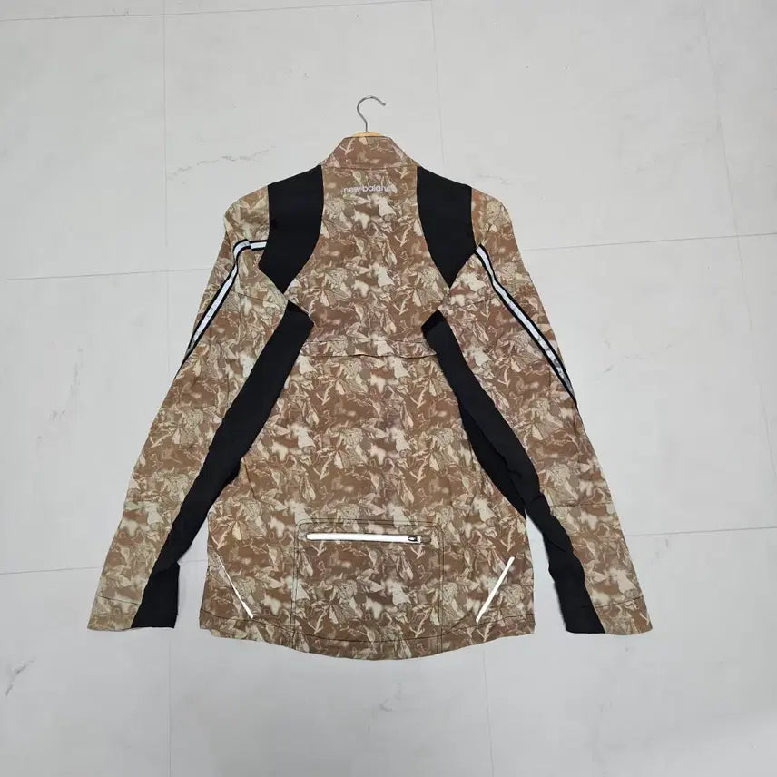 [BUNJANG] New Balance Real Tree Camo Running Windbreaker Jacket / L 100 뉴발란스 러닝 리얼트리 카모 스판 바람막이