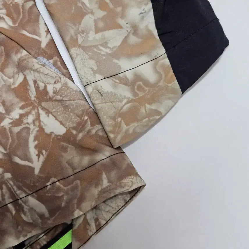 [BUNJANG] New Balance Real Tree Camo Running Windbreaker Jacket / L 100 뉴발란스 러닝 리얼트리 카모 스판 바람막이