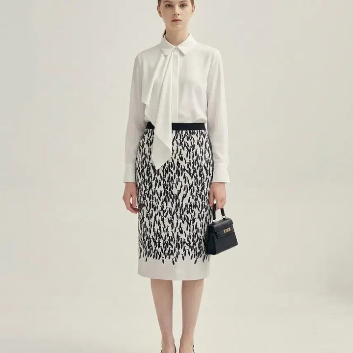 [SOLD OUT] 마크케인(MARCCAIN) 그래픽 미디 스커트 55 | 독일 하이엔드