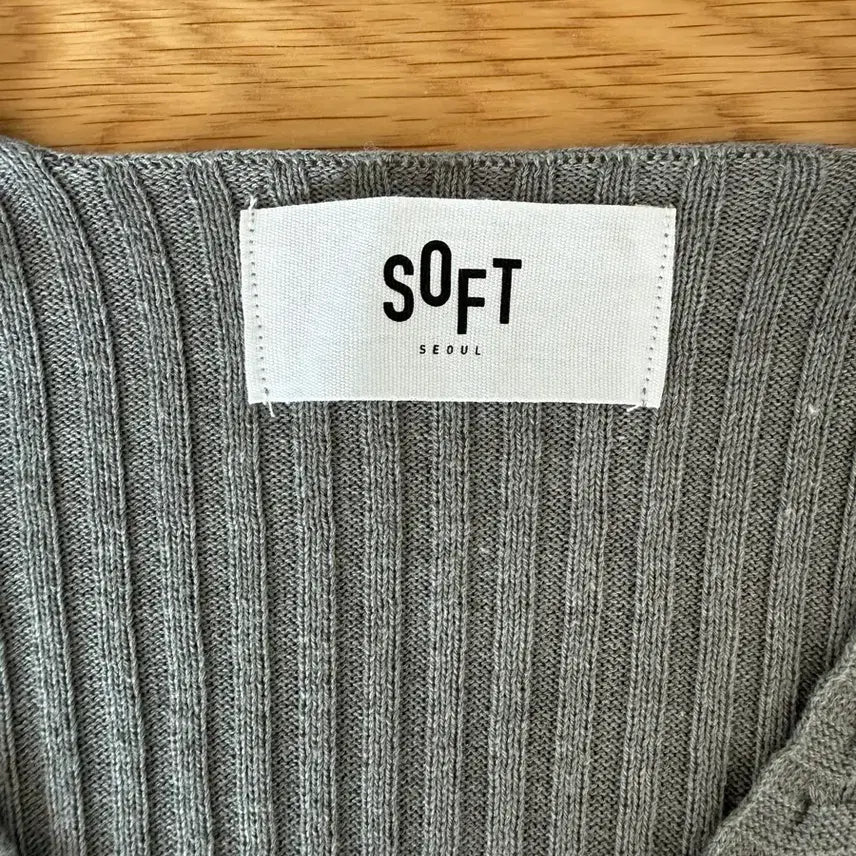 [BUNJANG] SOFT SEOUL Asymmetrical Knit Long Sleeve / 소프트 서울(SOFT SEOUL) 비대칭 니트 롱슬리브
