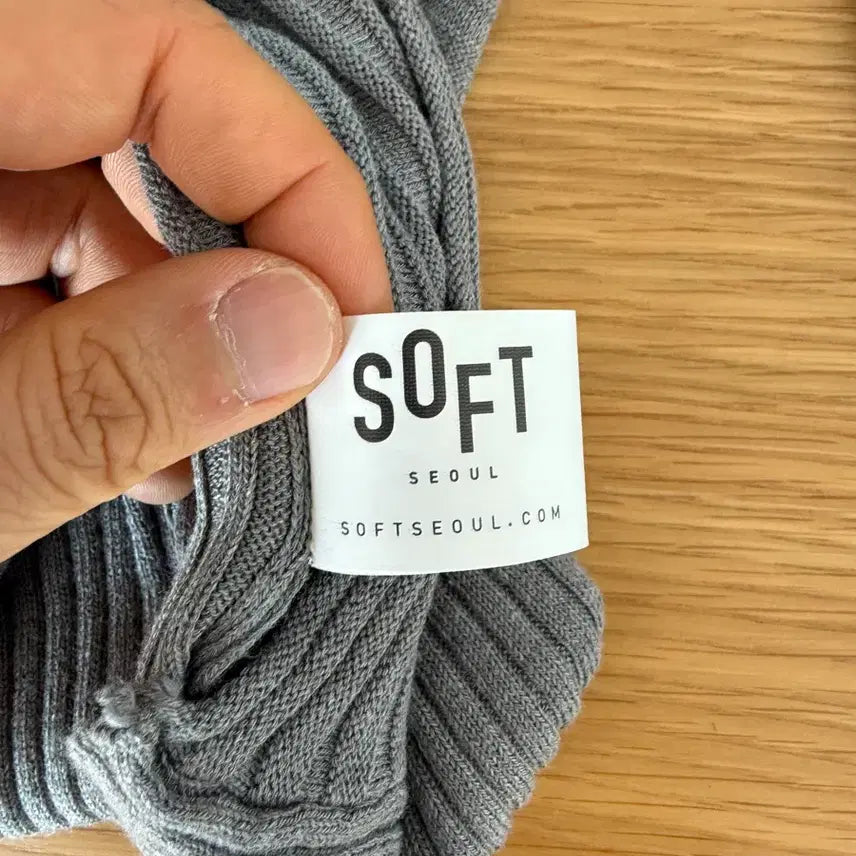 [BUNJANG] SOFT SEOUL Asymmetrical Knit Long Sleeve / 소프트 서울(SOFT SEOUL) 비대칭 니트 롱슬리브