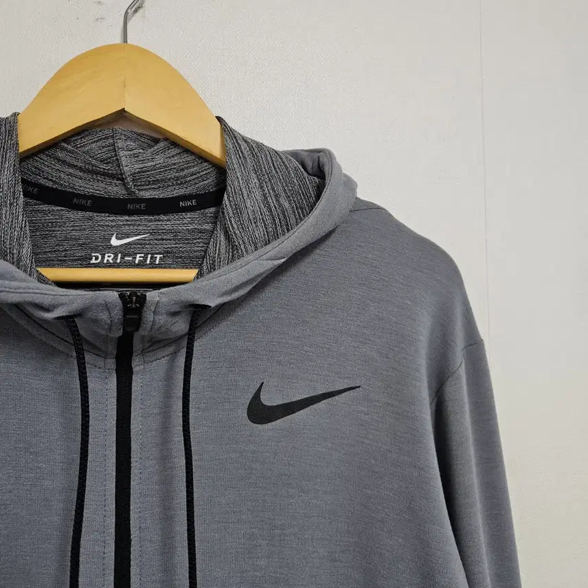 [SOLD OUT] XL 105 나이키 드라이핏 기능성 후드집업 그레이