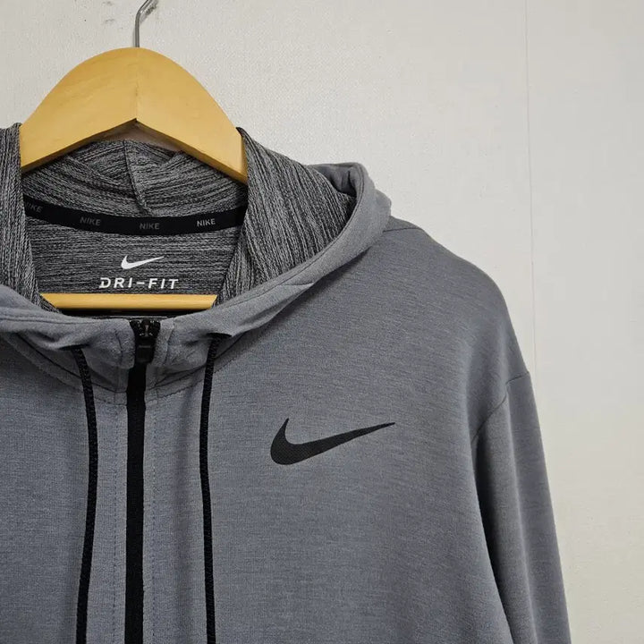 [SOLD OUT] XL 105 나이키 드라이핏 기능성 후드집업 그레이
