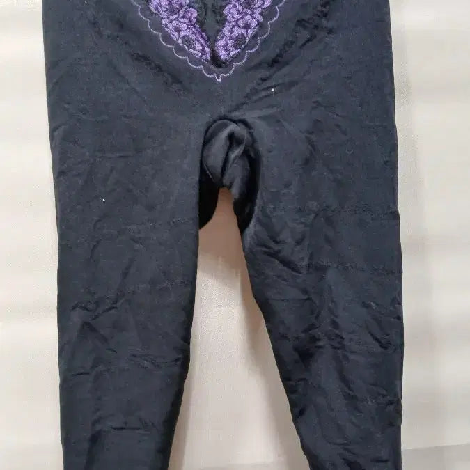 [BUNJANG] Black Lace Embroidered Leggings / 검정색 레이스 자수 레깅스