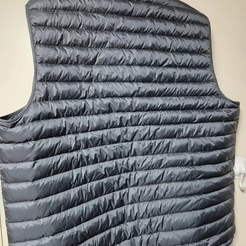 [BUNJANG] Tommy Hilfiger Lightweight Down Vest 110 Size / 타미힐피거 정품 오리털 경량패딩 조끼 110사이즈 판매합니다