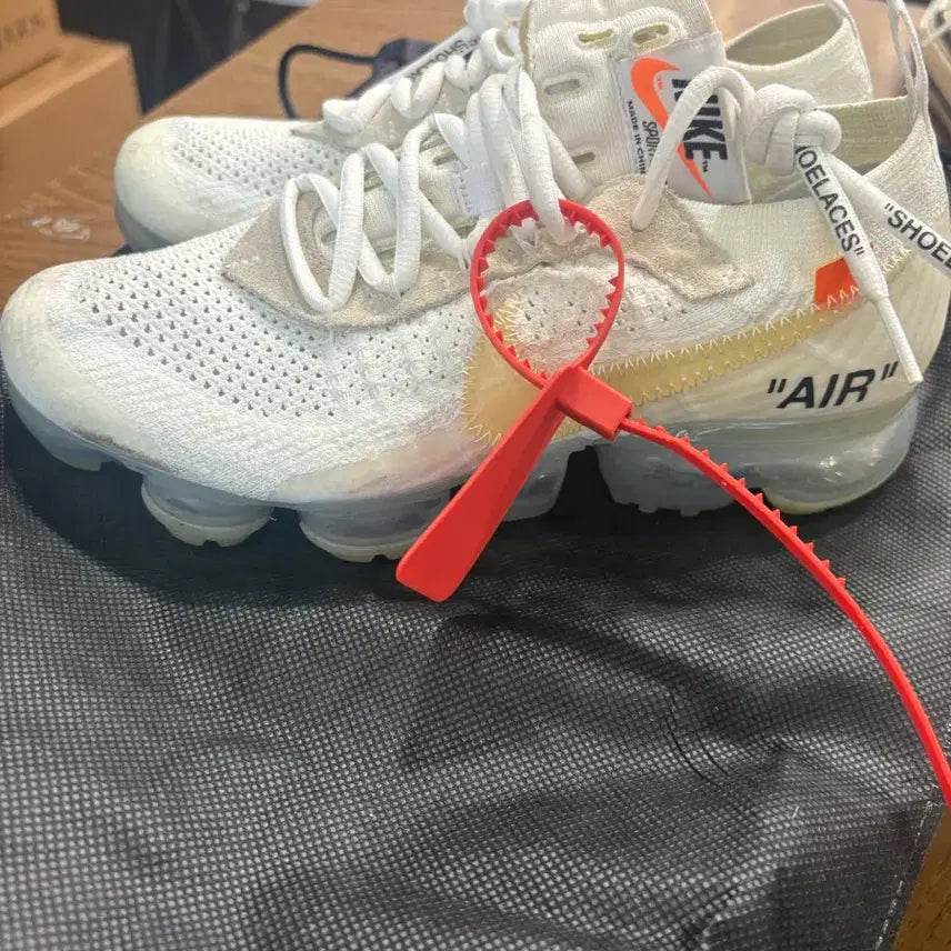 [BUNJANG] Nike Off-White VaporMax White Sneakers / 나이키 x 오프화이트 베이퍼맥스 화이트 236