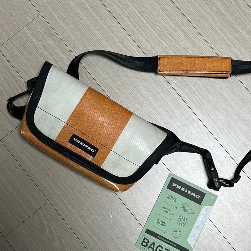 [BUNJANG] Freitag Jamie Orange/White Crossbody Bag / 프라이탁 제이미 오렌지/화이트