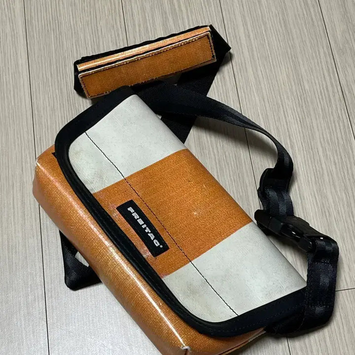 [BUNJANG] Freitag Jamie Orange/White Crossbody Bag / 프라이탁 제이미 오렌지/화이트