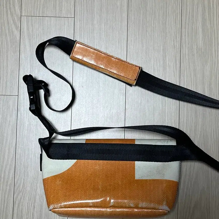 [BUNJANG] Freitag Jamie Orange/White Crossbody Bag / 프라이탁 제이미 오렌지/화이트