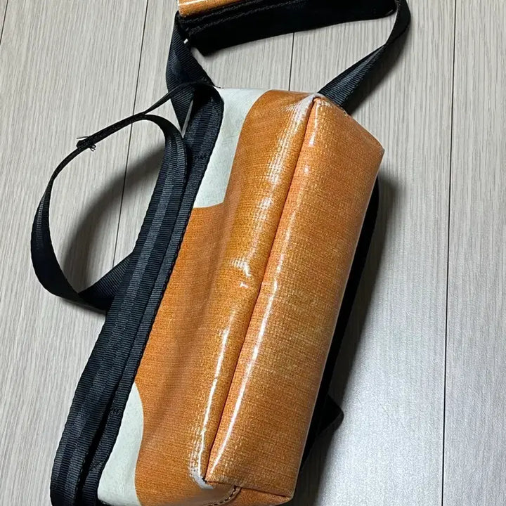 [BUNJANG] Freitag Jamie Orange/White Crossbody Bag / 프라이탁 제이미 오렌지/화이트