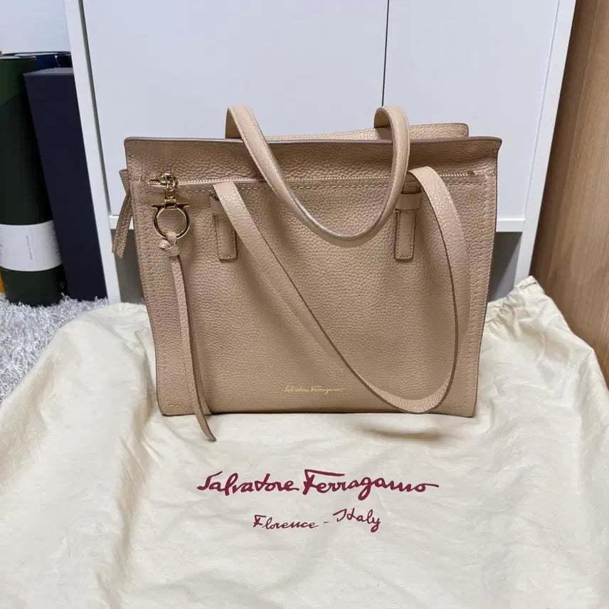 [BUNJANG] Ferragamo Amy Medium Tote Bag Beige / 새상품급 페레가모 에이미 미디움 토트백 베이지