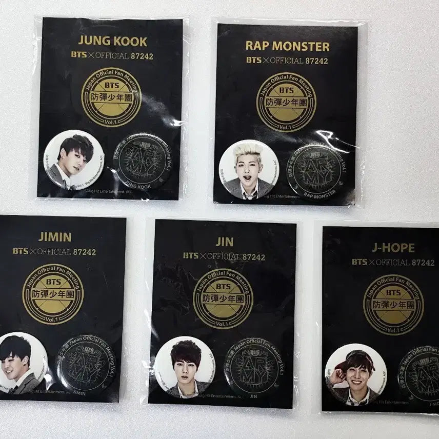 [BUNJANG] BTS Japan 1st Fan Meeting Badge Set / [희귀/미개봉/소장용] BTS 2014 일본 1st 팬미팅 공식 배지