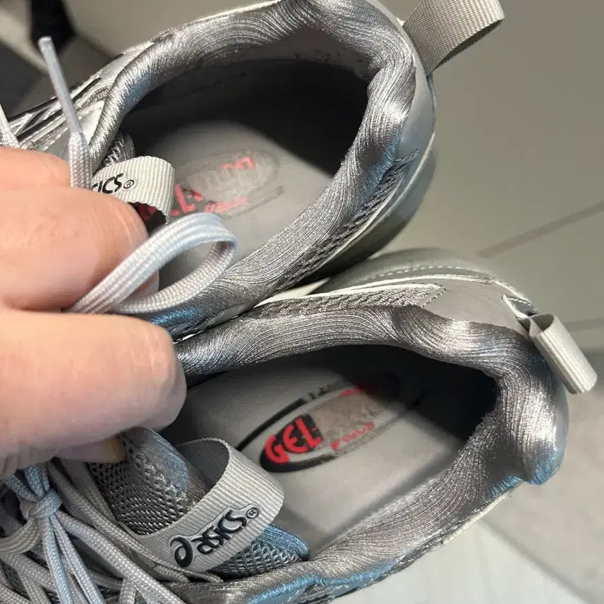 [BUNJANG] Asics Preza We Were Gel 1090V2 Clay Grey Silver Sneakers / 아식스 프레자 위워 젤 1090V2 클레이 그레이 실버 265