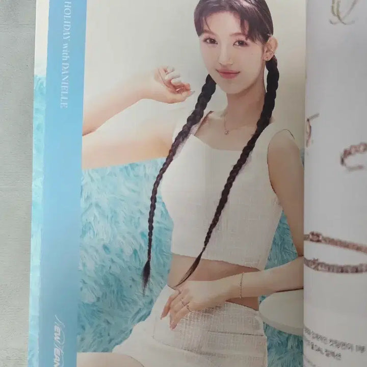 [BUNJANG] Stonehenge NewJeans Hanni Pamphlet / 뉴진스 스톤헨지 굿즈 하니 팜플렛