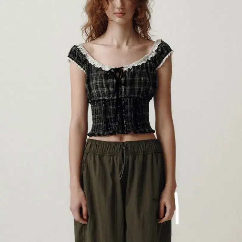 [SOLD OUT] 환연 민경 착용 더바넷 페투니아 스모크 블라우스_블랙