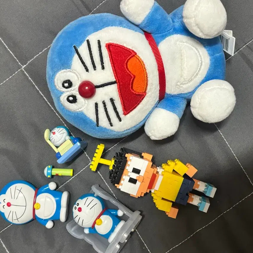 [SOLD OUT] 도라에몽 인형 가챠 + 진구 레고 피규어 세트