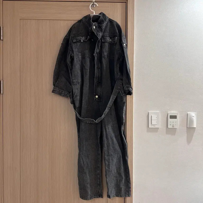 [BUNJANG] Pandora Fit Black Washed Denim Jumpsuit / 블랙 워싱 데님 점프슈트