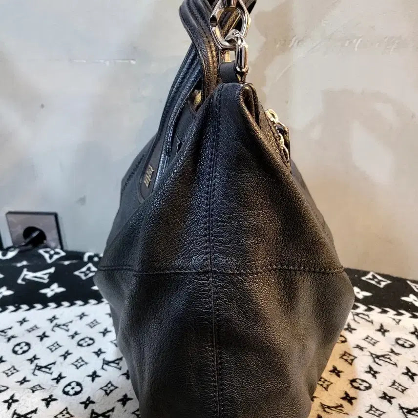[SOLD OUT] 정품 지방시 나이팅게일 토트백 (정품검증완료)