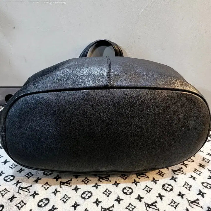 [SOLD OUT] 정품 지방시 나이팅게일 토트백 (정품검증완료)