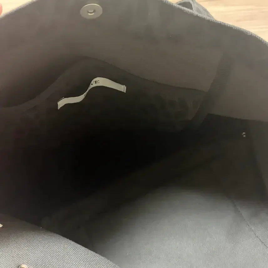 [BUNJANG] RAIVE Leopard Pattern Studded Shoulder Bag / 레이브 숄더백
