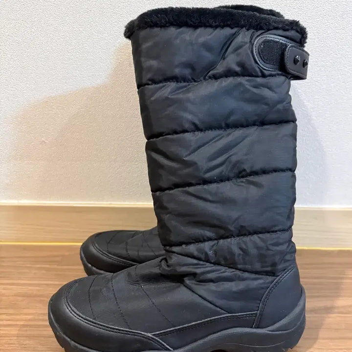 [BUNJANG] Black Padded Fur Boots (230mm) / 여성 검정 패딩 털 부츠(230mm)