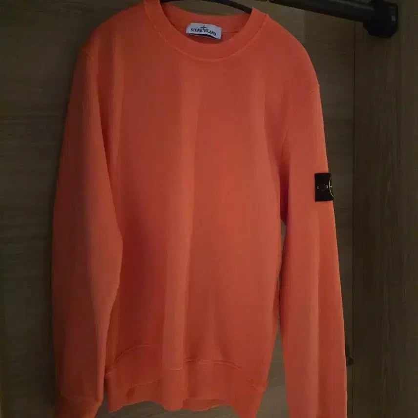 [BUNJANG] Stone Island Crewneck Orange Sweatshirt / 스톤아일랜드 와펜 맨투맨 M 오렌지 761563051 V0032