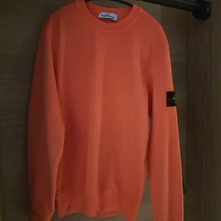 [BUNJANG] Stone Island Crewneck Orange Sweatshirt / 스톤아일랜드 와펜 맨투맨 M 오렌지 761563051 V0032