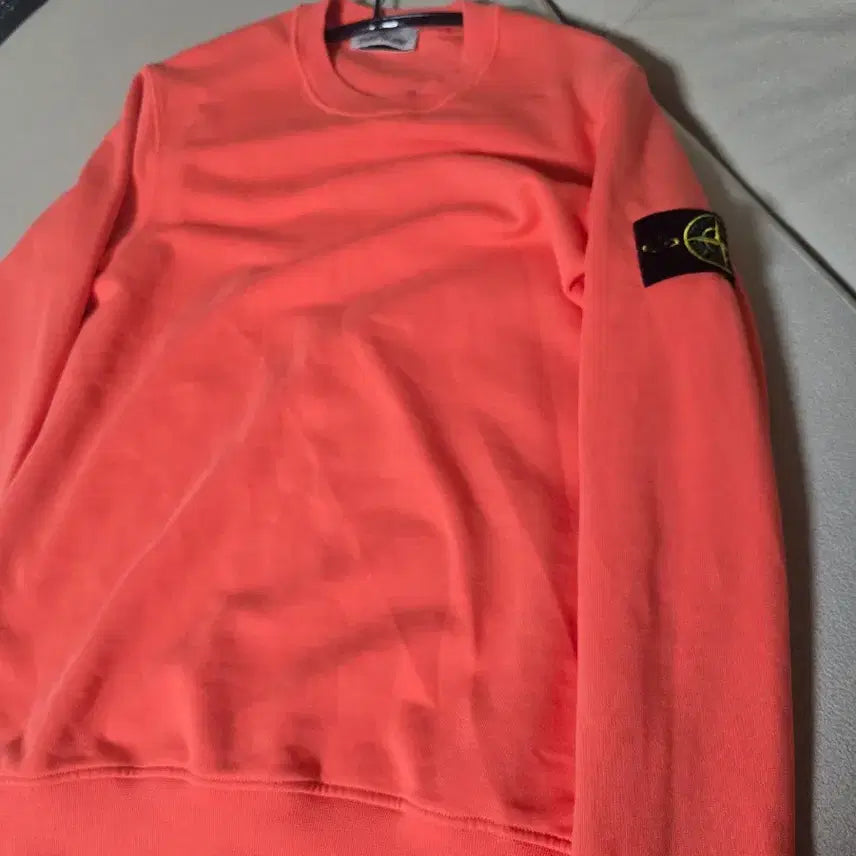 [BUNJANG] Stone Island Crewneck Orange Sweatshirt / 스톤아일랜드 와펜 맨투맨 M 오렌지 761563051 V0032