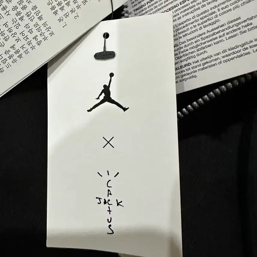 [BUNJANG] Cactus Jack x Air Jordan Black Anorak Hoodie / 캑터스잭 x 에어조던 블랙 아노락 후드