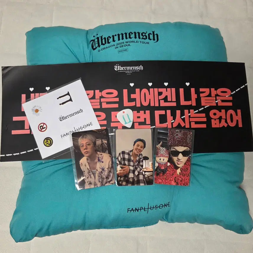 [BUNJANG] G-Dragon Weverse Concert Bundle Set / 지드래곤 GD 위버맨쉬 콘서트 슬로건+방석+피크+포카+스티커 일괄 양도