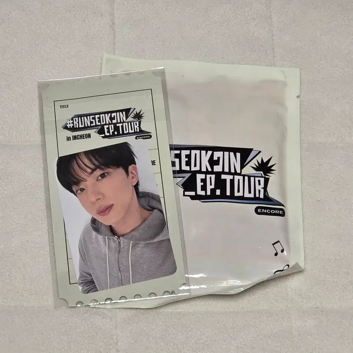 [BUNJANG] BTS Jin ARMY ZONE DAY2 Photocard + Hot Pack Bundle Set / BTS 런석진 인천콘 아미존  포토카드 포카 + 핫팩 3개 일괄 양도