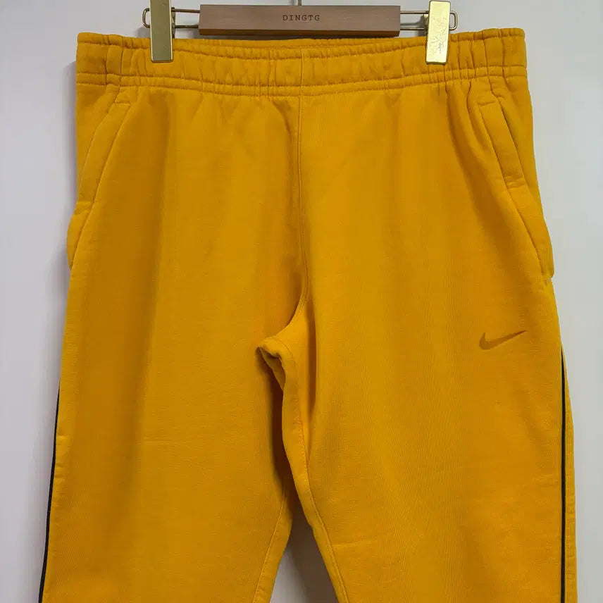 [BUNJANG] Nike x Drake NOCTA Fleece Pants University Gold / [XL] 나이키 x 드레이크 녹타 플리스 팬츠 유니버시티 골드