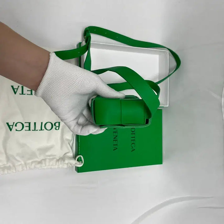 [SOLD OUT] [구성존재] 보테가베네타 미니 카세트 백 [os]