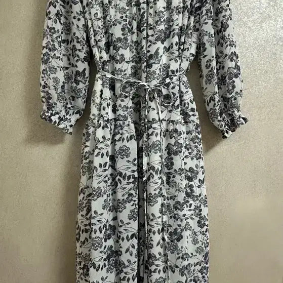 [BUNJANG] Satin Floral Dress Ivory / 샤틴 잔꽃 원피스 아이보리
