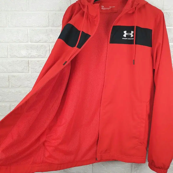 [BUNJANG] Under Armour Sportstyle Windbreaker Jacket / [95]언더아머 스포츠스타일 윈드브레이커
