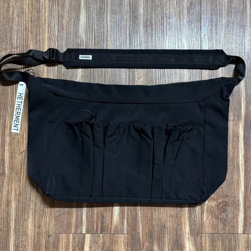 [SOLD OUT] 헤더먼트 파라슈트 숄더백 블랙