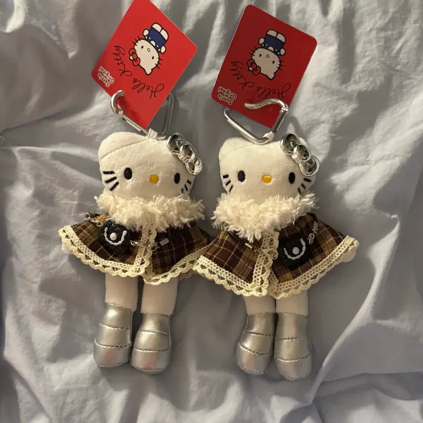 [SOLD OUT] (새상품) 헬로키티 레이스 체크망토 롱다리키티 키링 인형