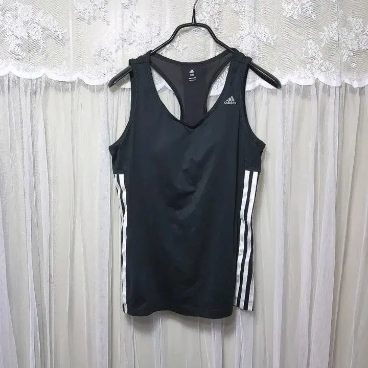 [BUNJANG] Adidas Three-Stripe Black Sleeveless Top / 아디다스 삼선 검정색 민소매 탑