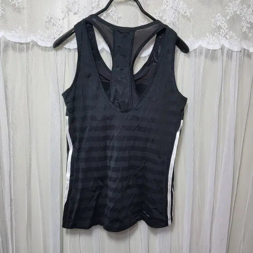 [BUNJANG] Adidas Three-Stripe Black Sleeveless Top / 아디다스 삼선 검정색 민소매 탑