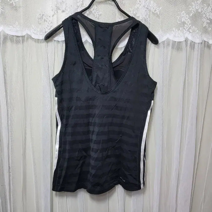 [BUNJANG] Adidas Three-Stripe Black Sleeveless Top / 아디다스 삼선 검정색 민소매 탑