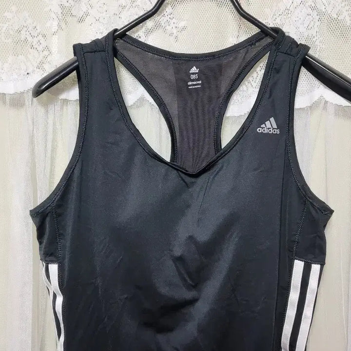 [BUNJANG] Adidas Three-Stripe Black Sleeveless Top / 아디다스 삼선 검정색 민소매 탑