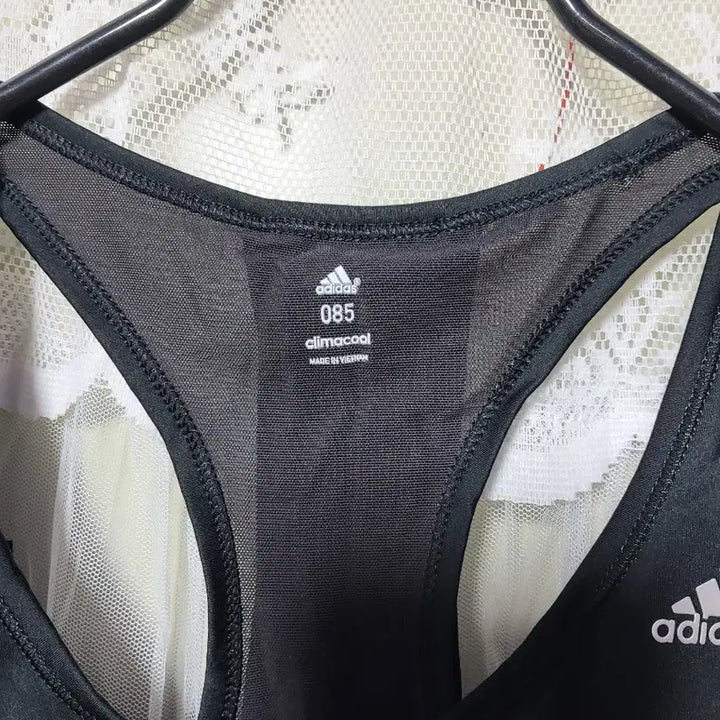 [BUNJANG] Adidas Three-Stripe Black Sleeveless Top / 아디다스 삼선 검정색 민소매 탑