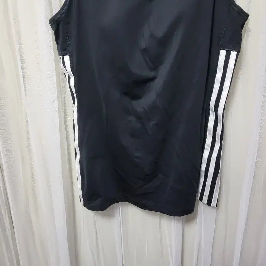 [BUNJANG] Adidas Three-Stripe Black Sleeveless Top / 아디다스 삼선 검정색 민소매 탑