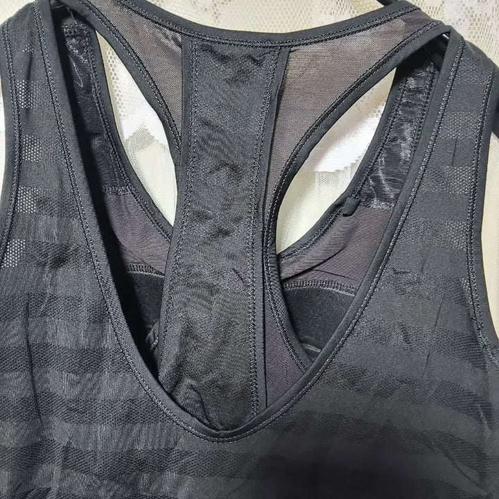 [BUNJANG] Adidas Three-Stripe Black Sleeveless Top / 아디다스 삼선 검정색 민소매 탑