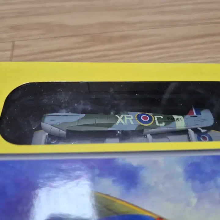 [BUNJANG] Doyusha 1/100 Spitfire Fighter Model / 1/100 도유사 영국공군 스핏파이어 전투기모형