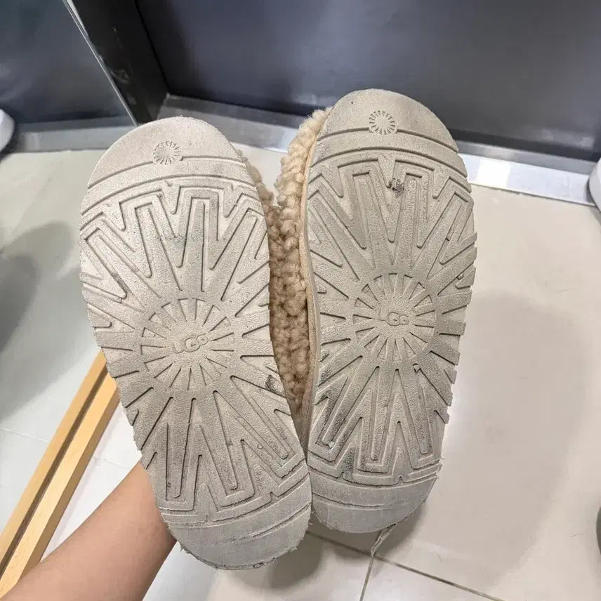 [BUNJANG] UGG Beige 240 Slippers / 어그 뽀글이 슬리퍼 베이지 240