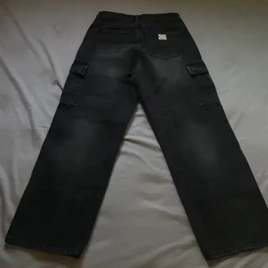 [BUNJANG] Karakter Denim Cargo Wide Pants (Black) / [카락터] 데님 카고 와이드팬츠 (블랙)