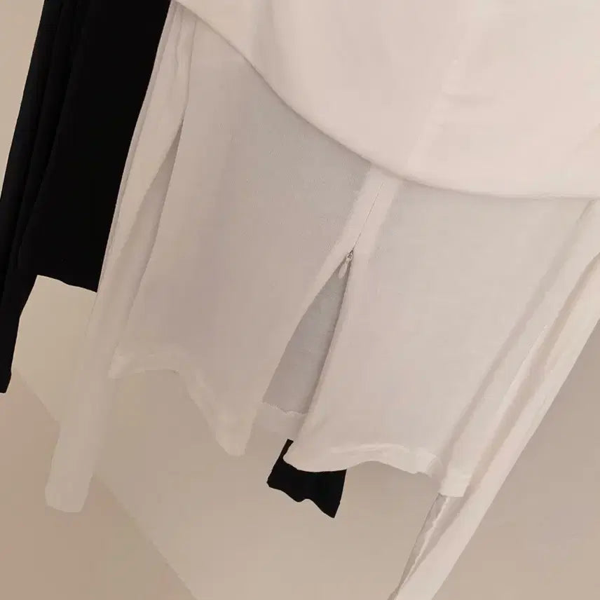 [SOLD OUT] 에이더에이 고퀄리티 꼬임 오프숄더 니트티 화이트